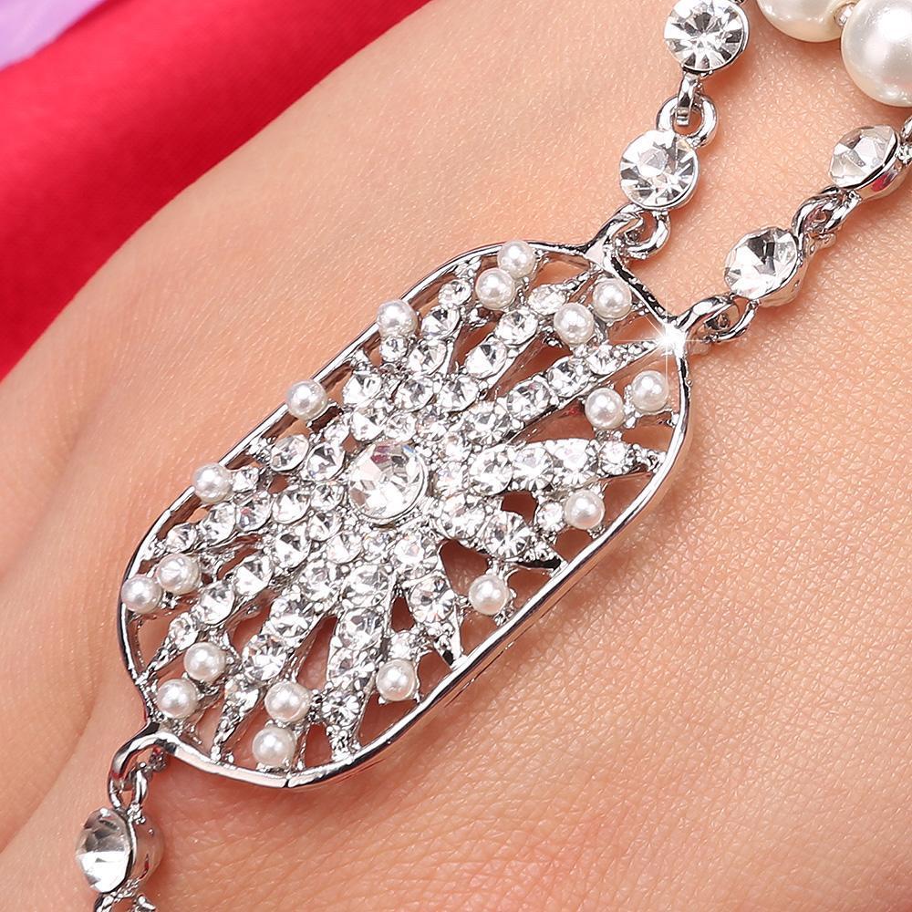 we-offer-the-best-prices-on-the-best-of-1920s-bracelet-flapper-en-argent-avec-perle-online-sale_1.jpg