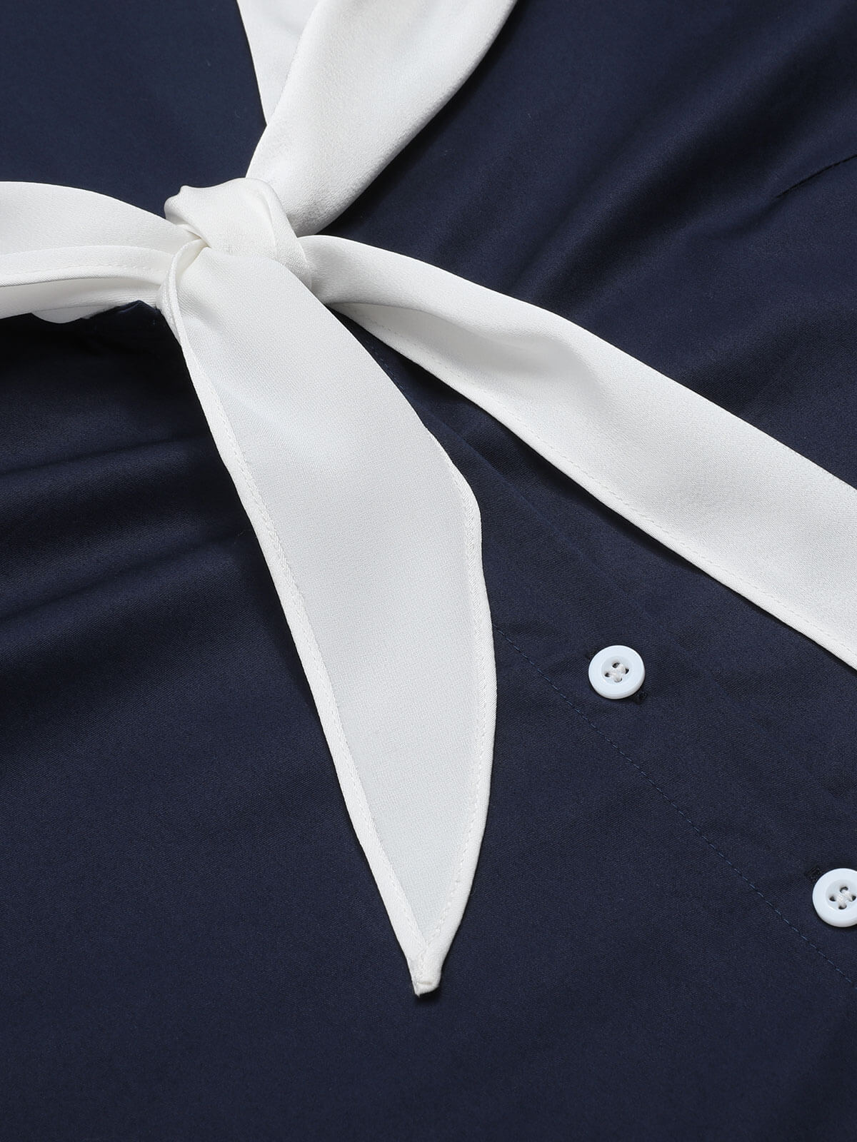 the-best-way-to-shop-robe-col-marin-bleu-fonce-et-blanc-des-annees-1940-fashion_4.jpg