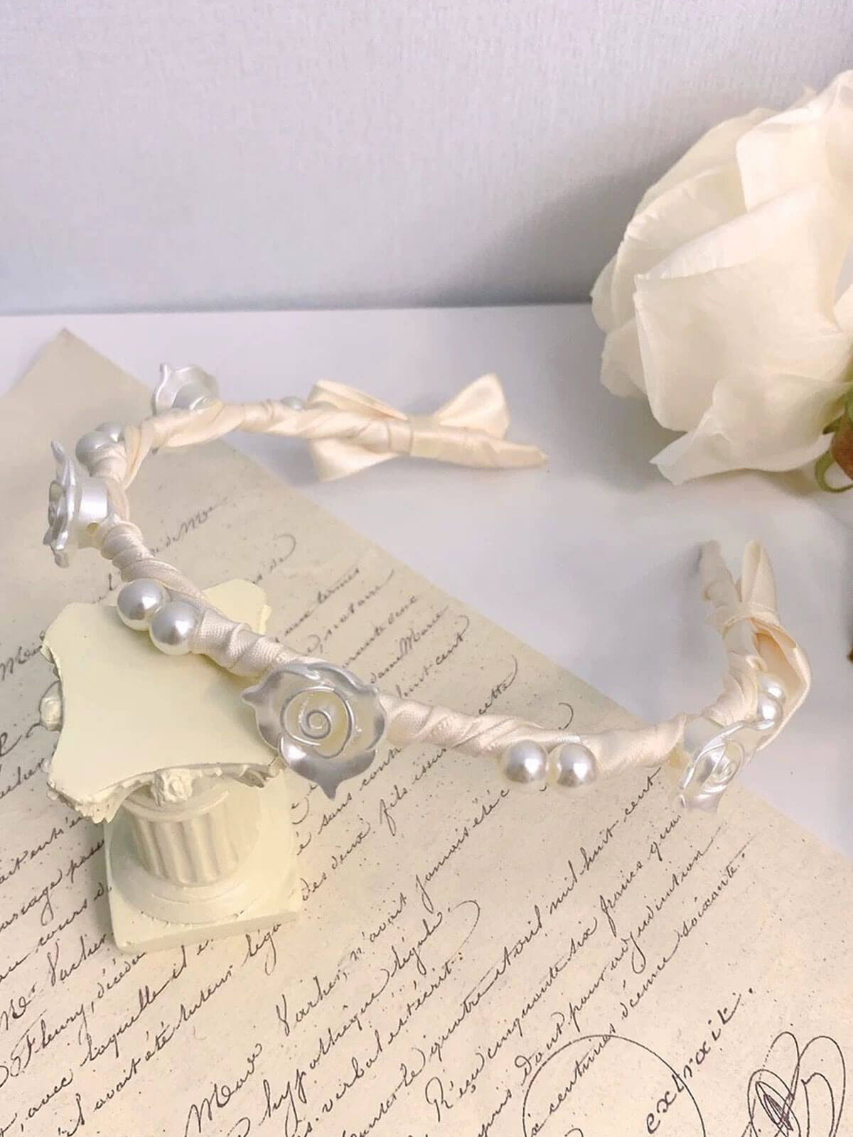 buy-your-bandeau-de-perles-roses-vintage-online-now_2.jpg