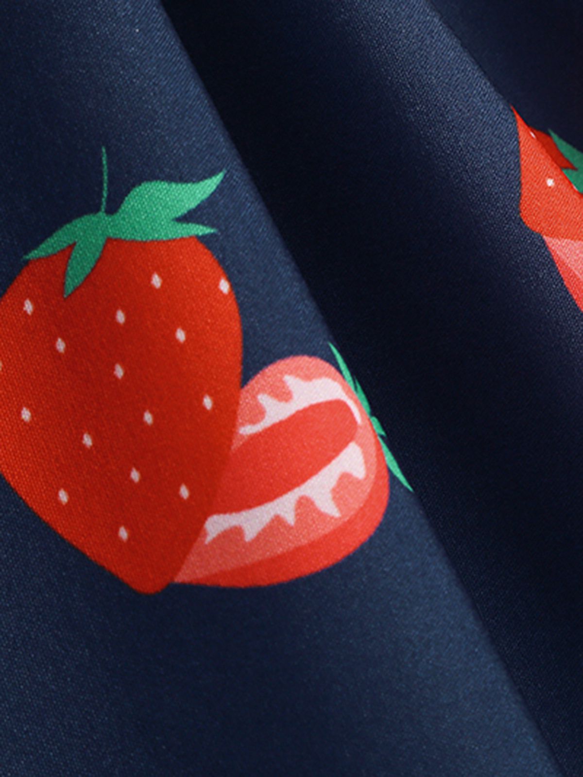 the-one-place-to-buy-robe-sans-manches-a-imprime-marguerites-et-fraises-des-annees-1950-sale_2.jpg