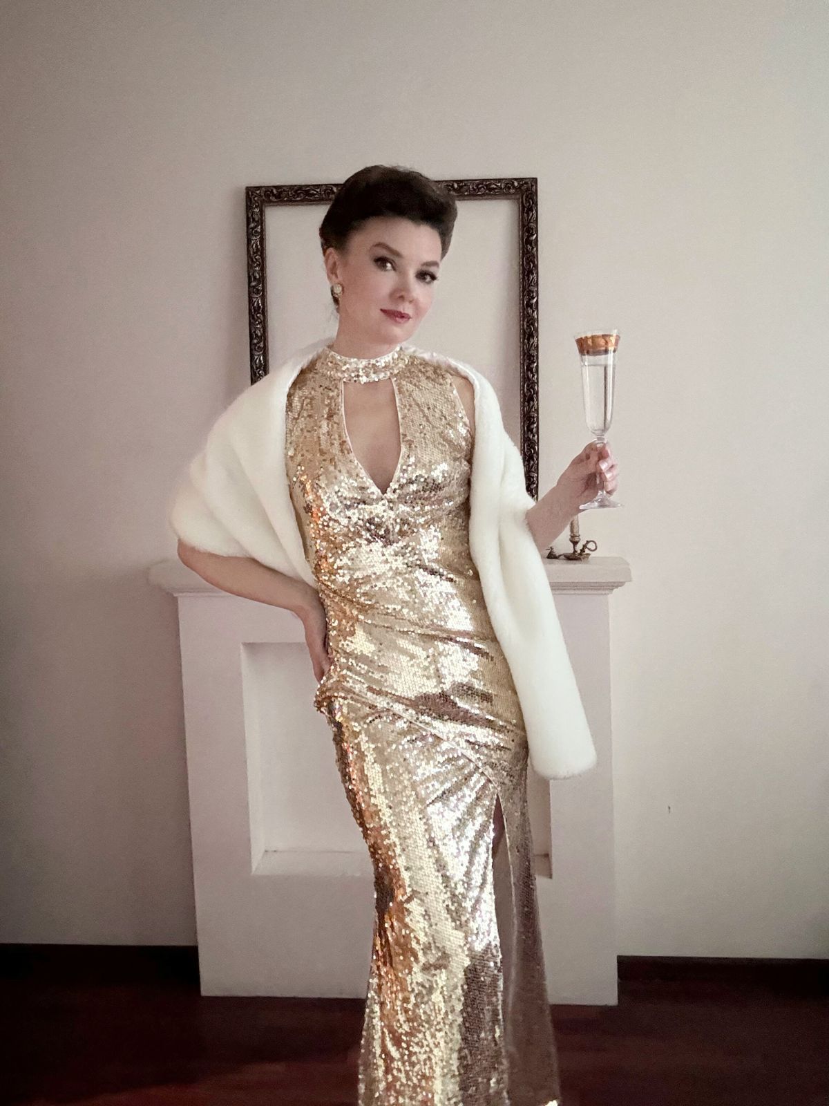 the-official-site-of-official-robe-longue-a-paillettes-style-trou-de-serrure-champagne-des-annees-1930-on-sale_2.jpg