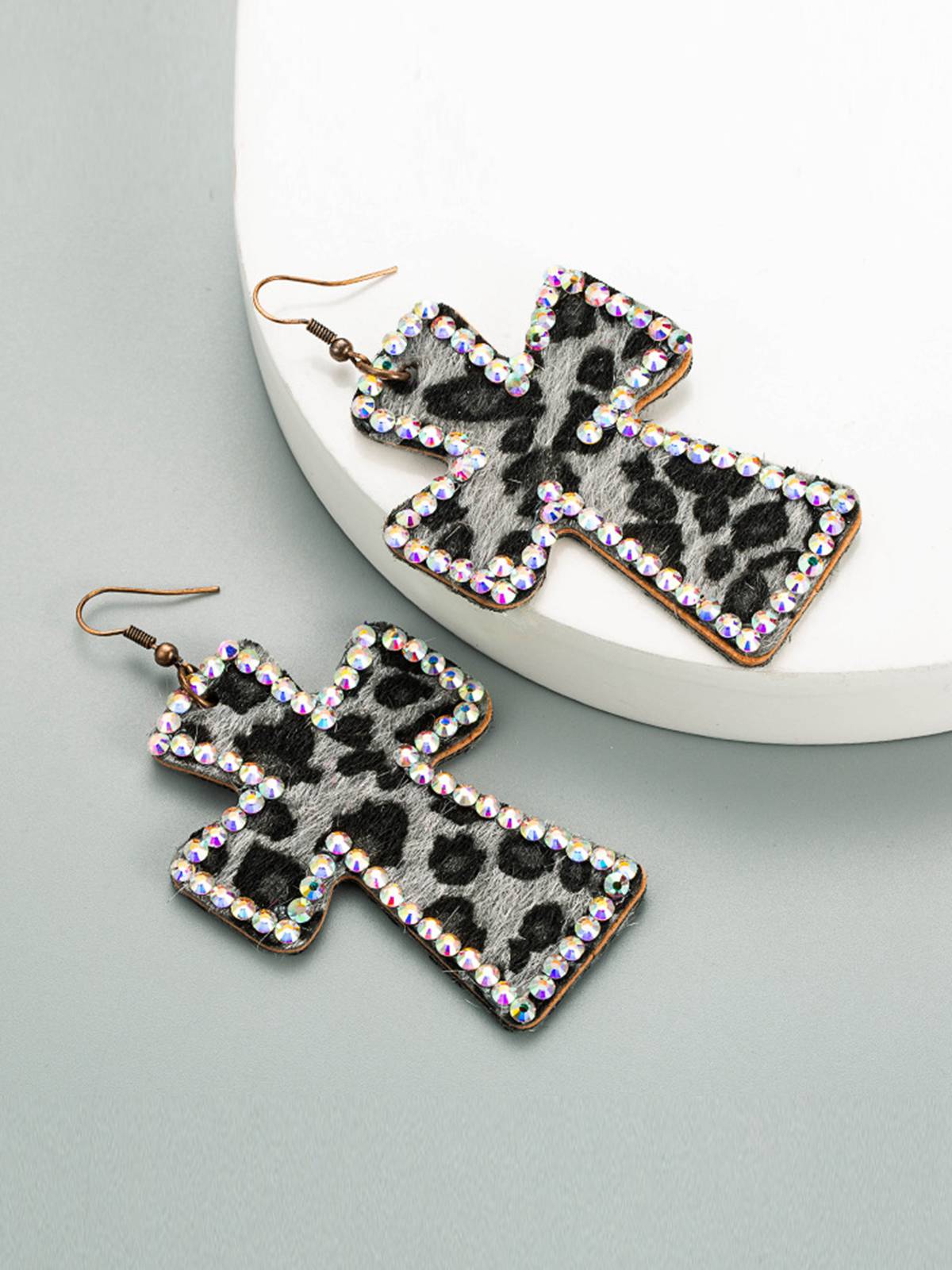 shop-authentic-boucles-doreilles-pendantes-en-forme-de-croix-avec-strass-leopard-on-sale_1.jpg