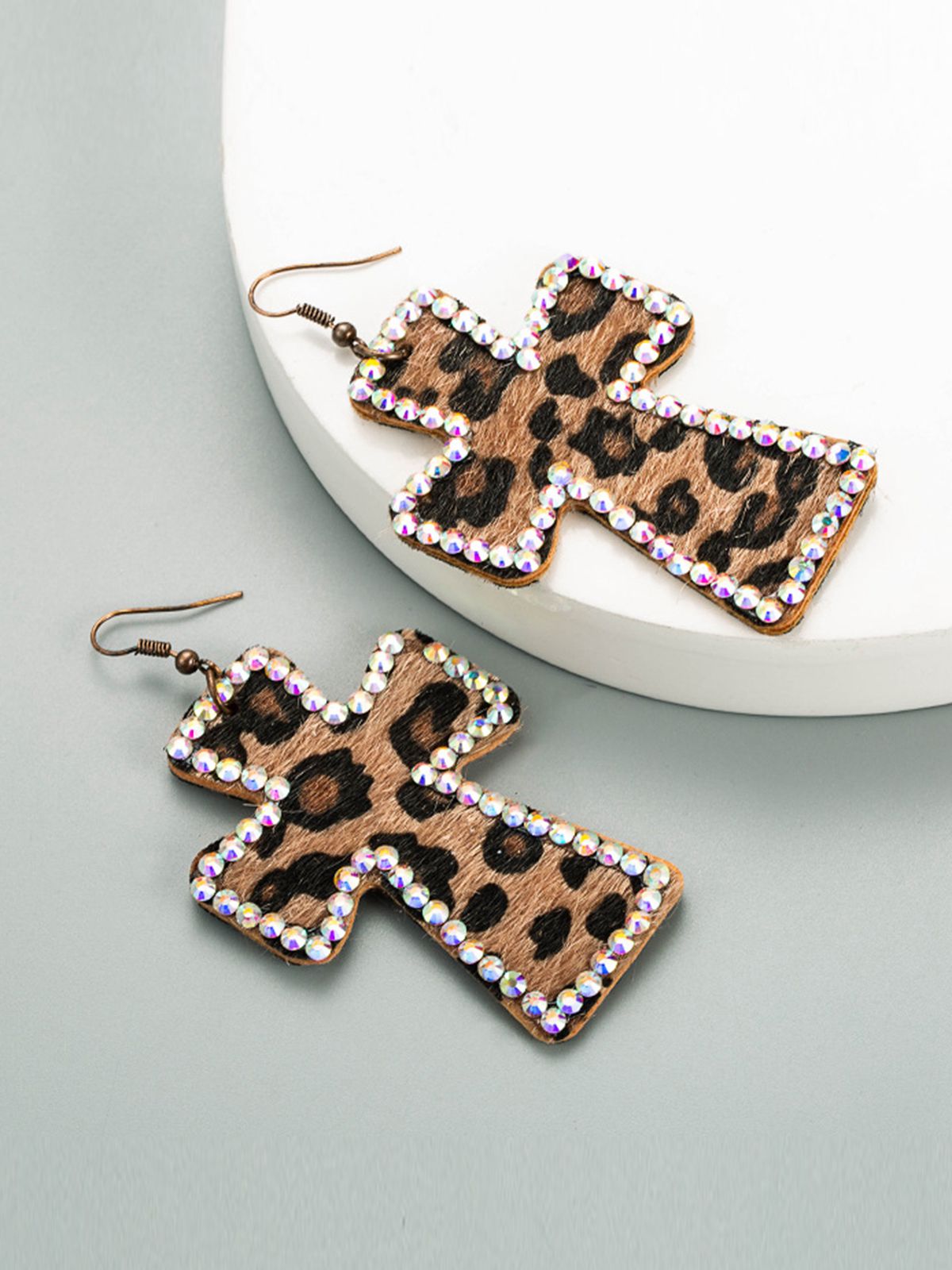shop-authentic-boucles-doreilles-pendantes-en-forme-de-croix-avec-strass-leopard-on-sale_2.jpg