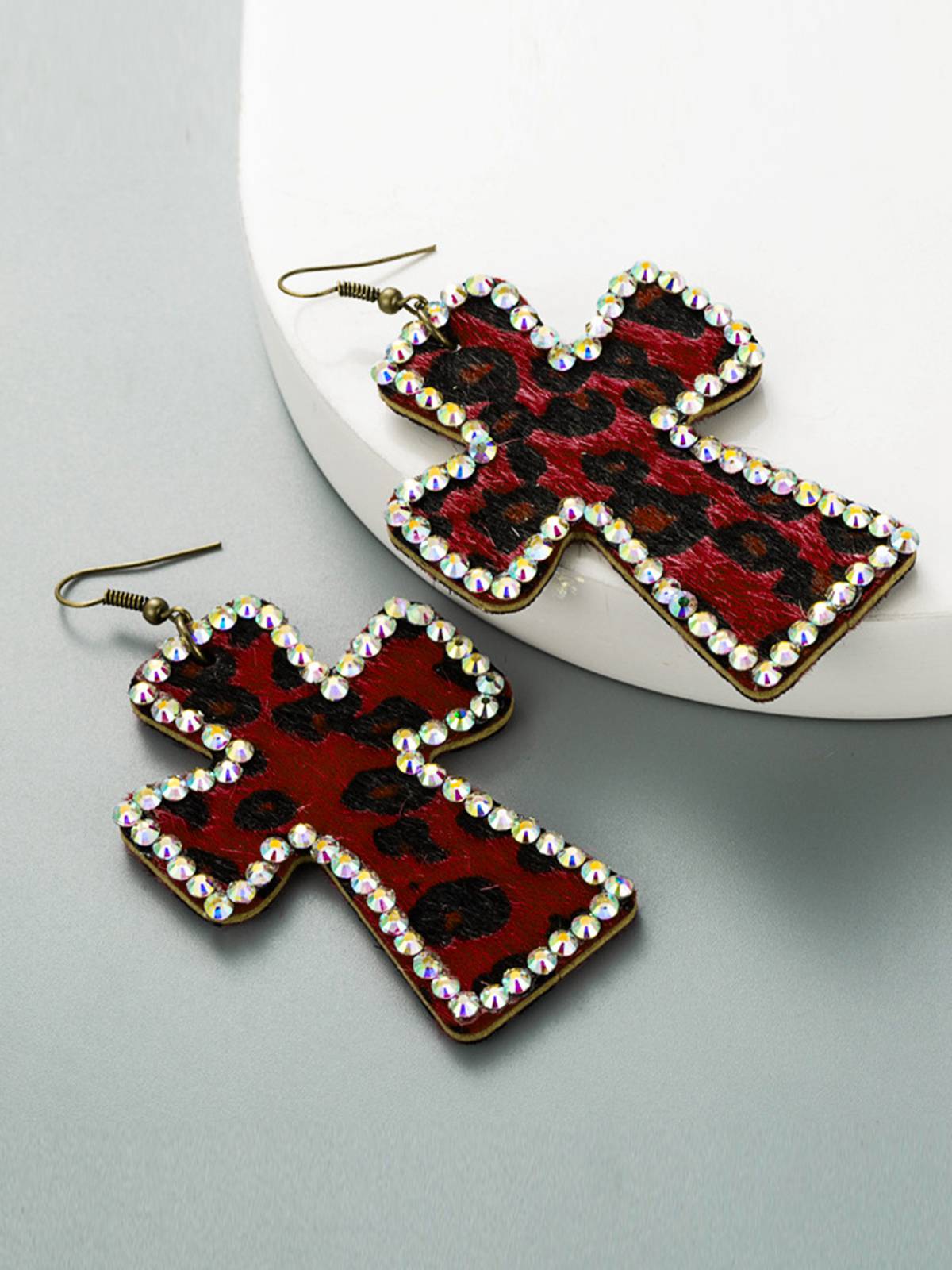 shop-authentic-boucles-doreilles-pendantes-en-forme-de-croix-avec-strass-leopard-on-sale_5.jpg